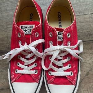 Like new size 8 womens/6 mens red Converse low top